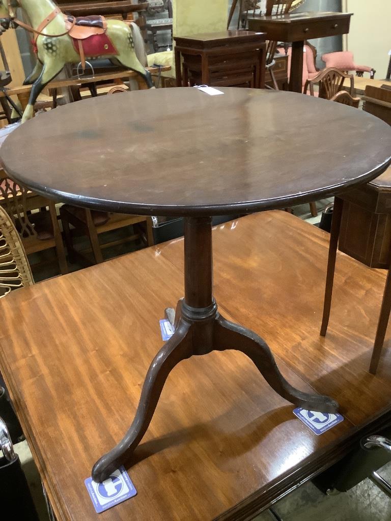 A George III oak tilt top birdcage tea table, diameter 75cm, height 75cm